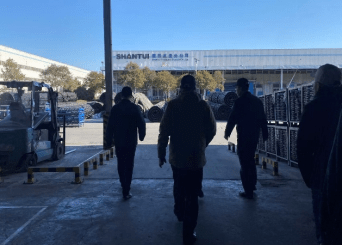 Sinoma customers visit Shantui factory.